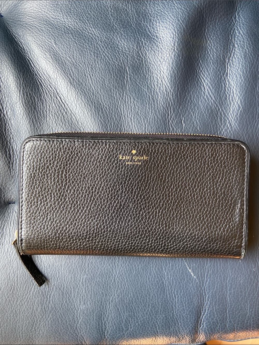 kate spade black Leila Continental pebbled leather zip wallet with gold logo